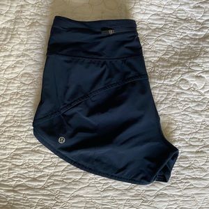 Speed Up Mid-Rise Line Shorts 4”